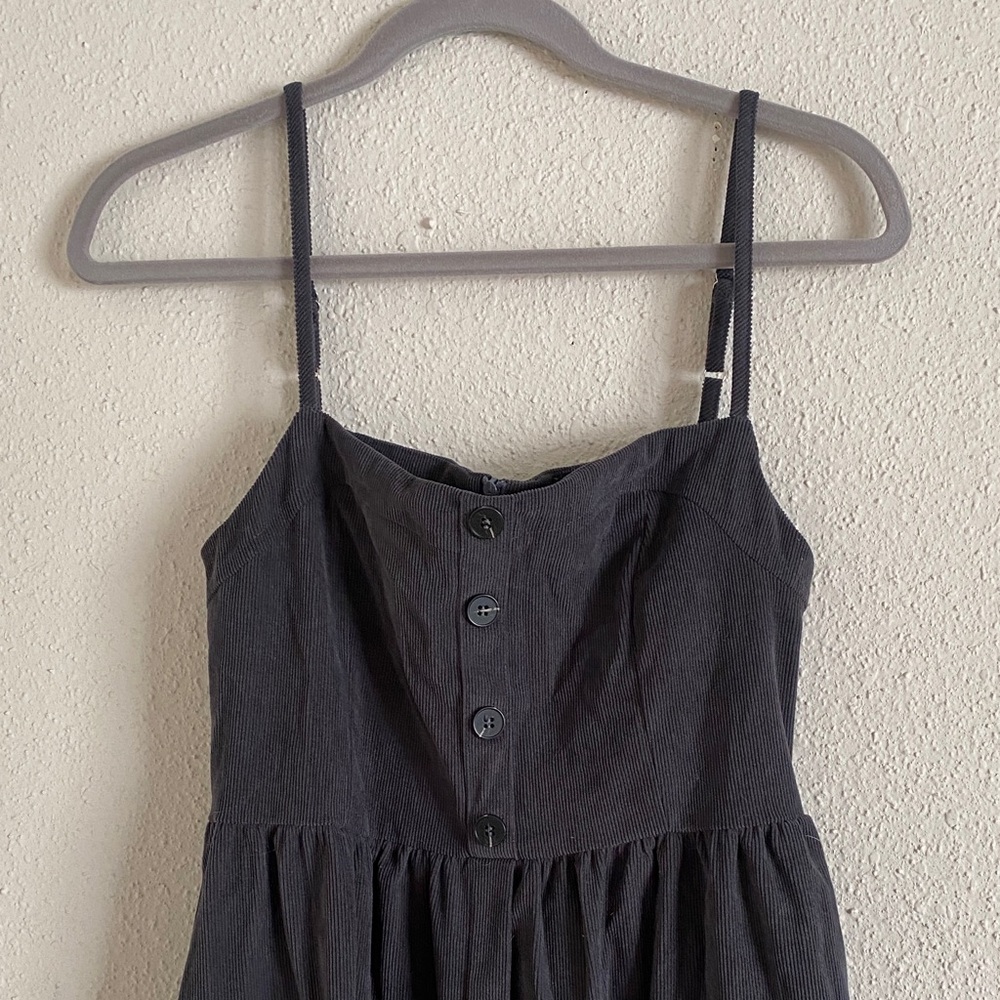 Chic Black Button-Down Midi Dress - Picture 4 of 9